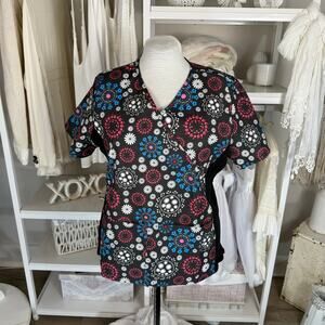 Medgear Plus sz. 2X black with stretch side panel floral fun NWT Scrub top #3849